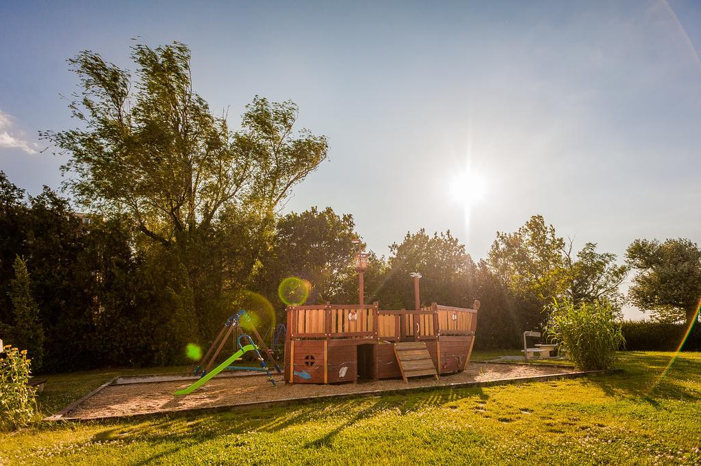 Milan Apartmanok Шіофок Екстер'єр фото
