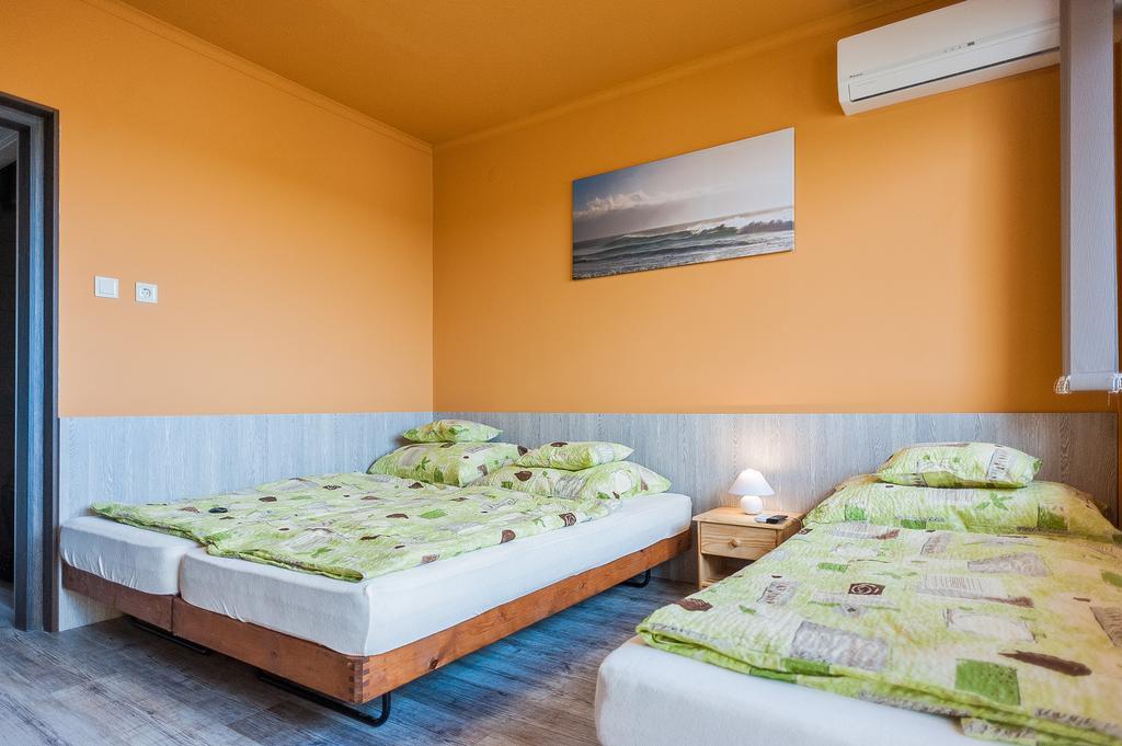 Milan Apartmanok Шіофок Екстер'єр фото