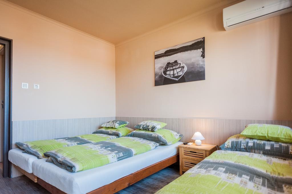 Milan Apartmanok Шіофок Екстер'єр фото